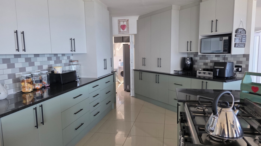 5 Bedroom Property for Sale in Dana Bay Western Cape